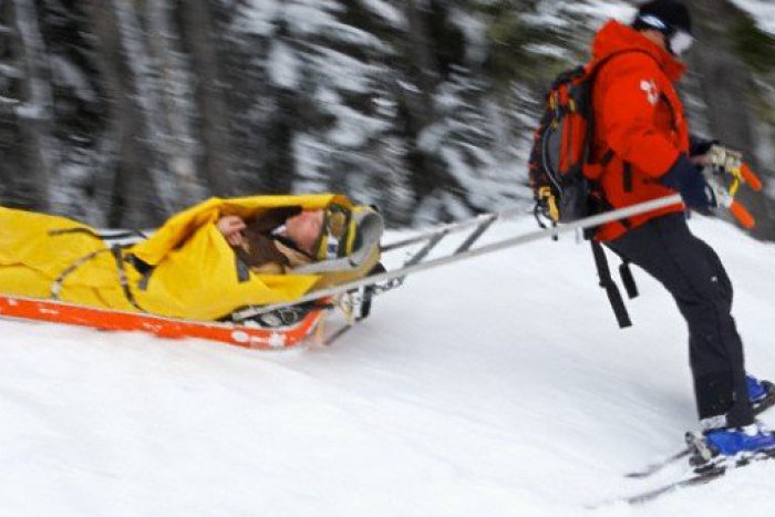 Ilustračný obrázok k článku Záchranná akcia na Chopku: Stratenú lyžiarku (35) vyťahovali zo žľabu