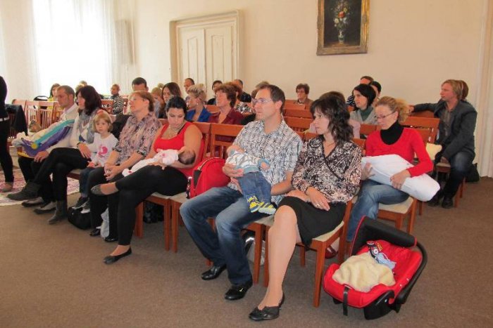 Ilustračný obrázok k článku Zaujímavosti z matriky: V Moravciach žije viac mužov, preferujú sobáše v kostole