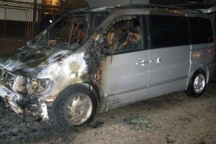 Ilustračný obrázok k článku V Šulekove zhoreli dve autá: Niekto ich zrejme podpálil
