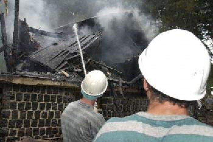 Ilustračný obrázok k článku Dramatické chvíle v obci: Chata sa ocitla v plameňoch, požiar ohrozoval aj susedný dom