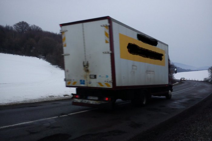 Ilustračný obrázok k článku Pozrite si fotky: Takto riskujú vodiči kvôli výtlkom!