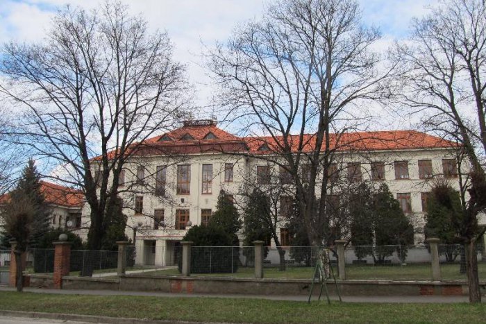 Ilustračný obrázok k článku Už to vypuklo! V Moravciach odštartovali maturity, skúšku dospelosti skladá 453 žiakov