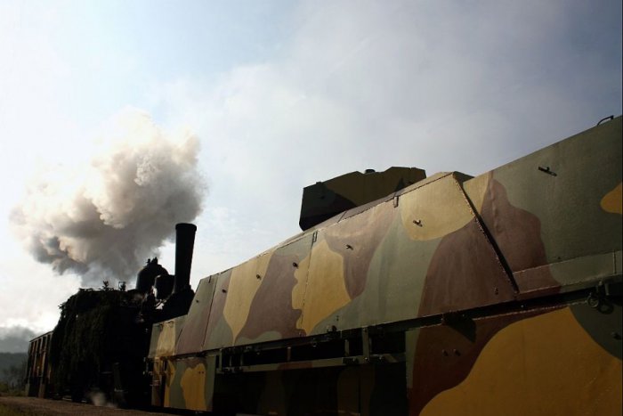 Ilustračný obrázok k článku Pancierový vlak Štefánik sa vracia zo sveta: Známeho veterána vylodia v prístave