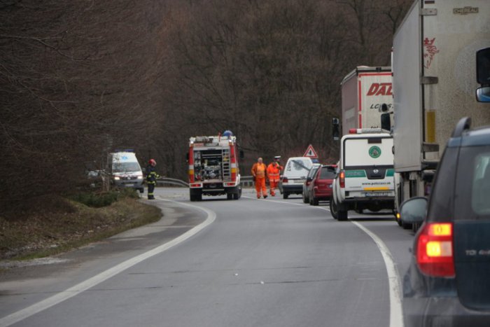 Ilustračný obrázok k článku Padnutý strom zablokoval dopravu! Žiarski hasiči pomáhali aj Bystričanom