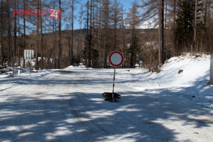 Ilustračný obrázok k článku Deň po vo Vysokých Tatrách: Niektoré cesty neprejazdné, železničná doprava obmedzená