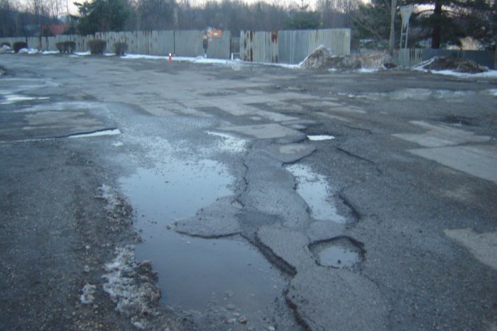 Ilustračný obrázok k článku Vodiči, dobrá správa: Radnica chce urobiť rázny koniec s výtlkmi