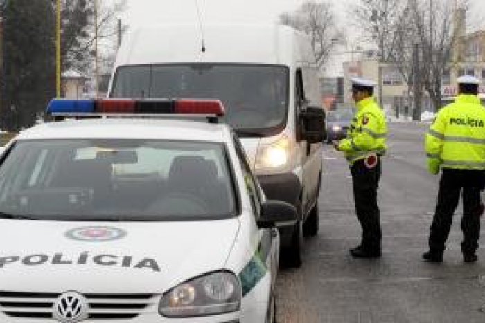 Ilustračný obrázok k článku Boj s potravinovým humusom: Krajskí policajti na cestách preverovali až 100 áut