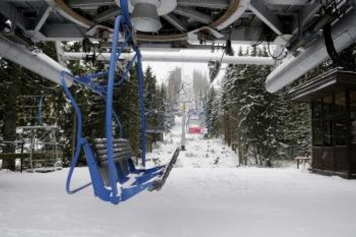 Ilustračný obrázok k článku Smrť v lyžiarskom stredisku: Muž skolaboval na lanovke a zomrel
