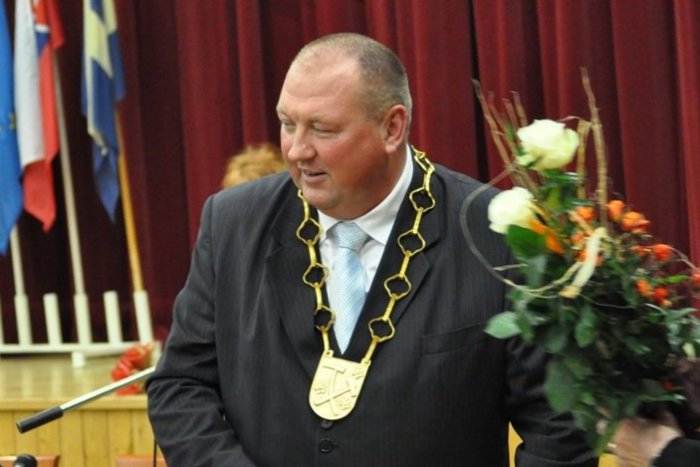 Ilustračný obrázok k článku Primátorom Rožňavy opäť Burdiga: Pozrite si jeho prvé reakcie po vyhlásení výsledkov!