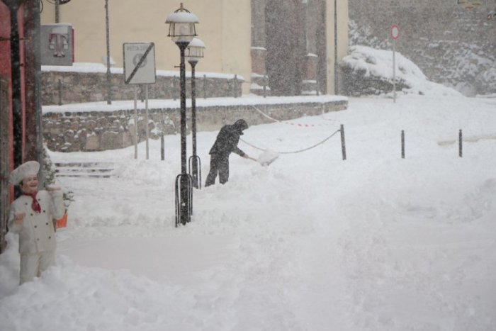 Ilustračný obrázok k článku Silné sneženie v obrazoch: Kremnica sa za pár hodín zmenila na zimnú krajinu