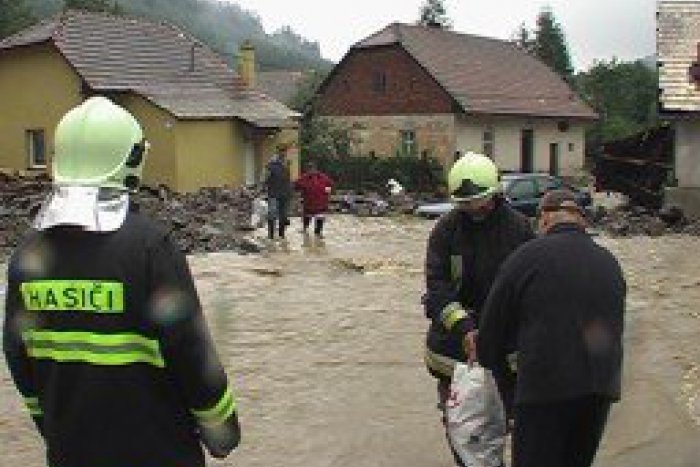 Ilustračný obrázok k článku Útok veľkej vody na Dobrú Nivu: V obci zaplavilo bytovky aj futbalové ihrisko!