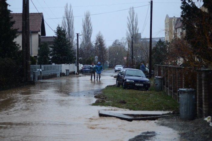 Ilustračný obrázok k článku Veľká voda na Požitaví: Zaplavilo ulice, parky aj záhrady