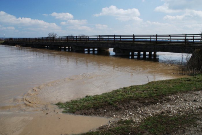 Ilustračný obrázok k článku Hladiny riek našťastie klesajú, niektoré cesty sú stále uzavreté