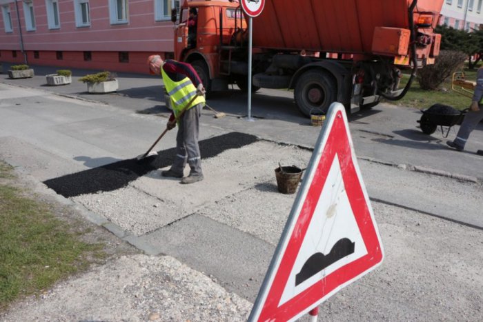 Ilustračný obrázok k článku Mesto aj naďalej pokračuje v opravách chodníkov: Zmien sa dočkali ďalšie z nich