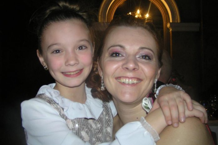 Ilustračný obrázok k článku Kruté chvíle Andrey a jej Julky (10): Mame na narodeniny oznámili, že dcérka má nádor