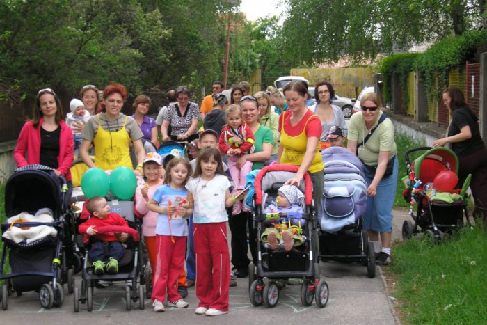 Ilustračný obrázok k článku Blíži sa sviatok všetkých mamičiek: Míľa pre mamu sa prejde opäť i v Moravciach