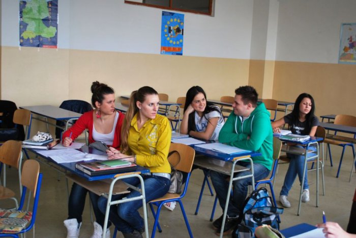 Ilustračný obrázok k článku Gymnázium J. Kráľa oslavuje 100 rokov: O zaujímavostiach školy vznikla aj kniha