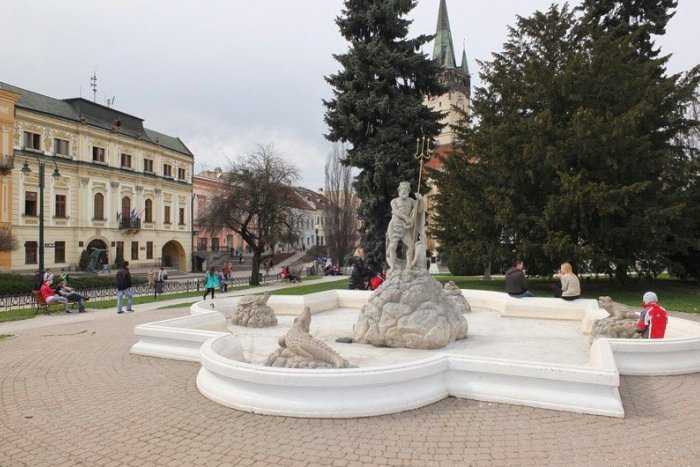 Ilustračný obrázok k článku Neptún už strieka vodu. V meste ožila najstaršia fontána