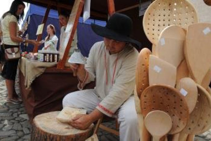 Ilustračný obrázok k článku Žiarske námestie ožije: Kompletný program skoromájových osláv TU!