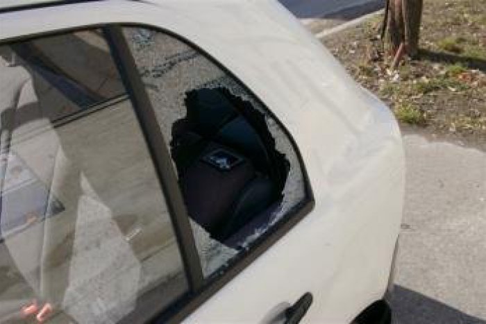 Ilustračný obrázok k článku Zaskočený majiteľ fabie vo Zvolene: Auto si našiel bez diskov aj pneumatík!