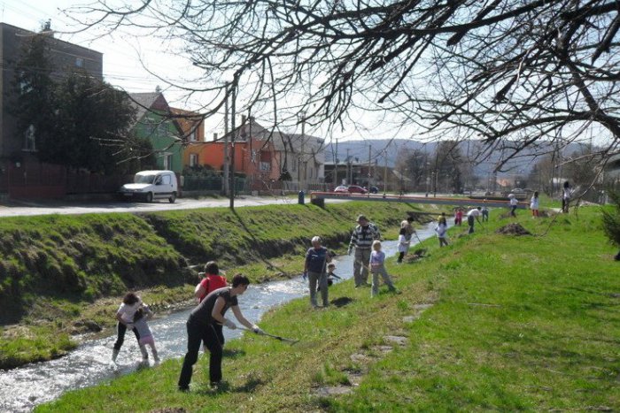 Ilustračný obrázok k článku Škôlkari ako príklad pre všetkých: Pustili sa do upratovania, areál je na nepoznanie