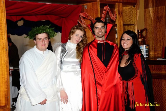 Ilustračný obrázok k článku Nebo a peklo na pôde Hotelovej akadémie. Alebo maturitná skúška trocha inak