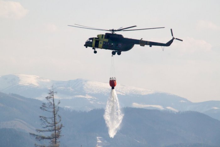 Ilustračný obrázok k článku Požiar v Starom Smokovci: V akcii boli aj dva vrtuľníky