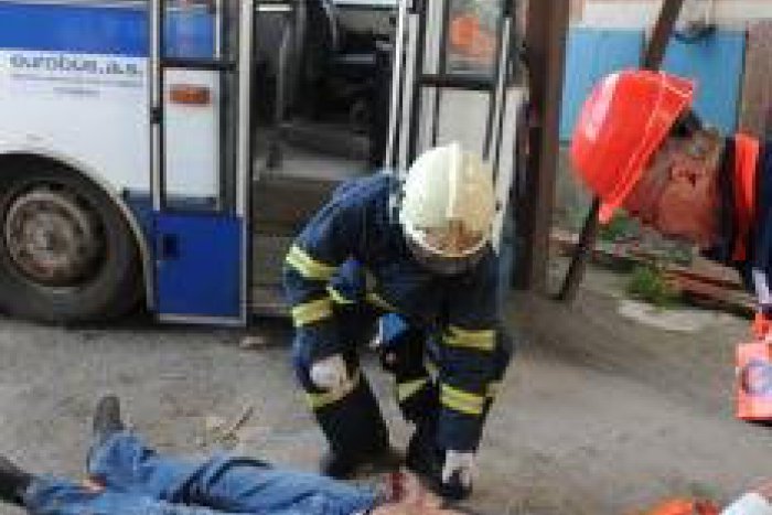 Ilustračný obrázok k článku Autobus zavalil v Spišskej opravára: Muž (†42) zraneniam podľahol