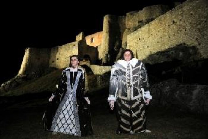 Ilustračný obrázok k článku Milovníci histórie si prídu na svoje: Na Spišskom hrade otvárajú novú letnú turistickú sezónu