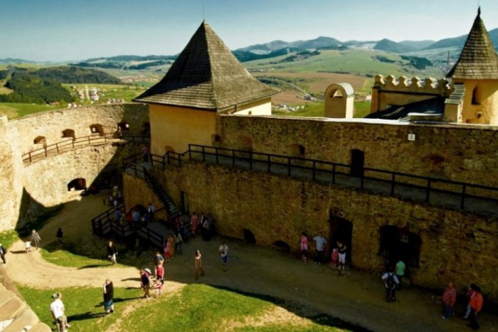 Ilustračný obrázok k článku Odvezte sa historickým vlakom na otvorenie hradu Ľubovňa, čaká na vás bohatý program
