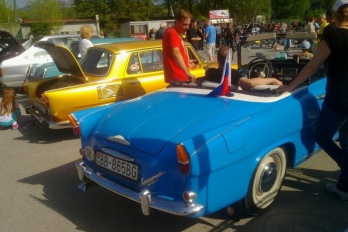 Ilustračný obrázok k článku Výjav, ktorý poteší vaše oči: Na bystrických cestách stretneme autá z dôb minulých