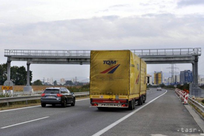 Ilustračný obrázok k článku Motoristi, pripravte sa na obmedzenia: Na diaľnici pri Hlohovci idú  opravovať most