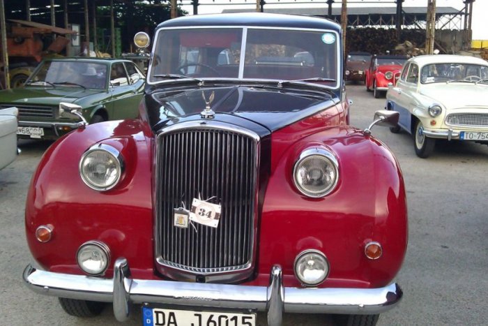 Ilustračný obrázok k článku Naleštení krásavci: V Nitre sa stretli desiatky historických vozidiel