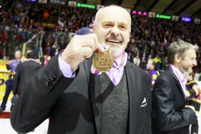Ilustračný obrázok k článku Opäť bez angažmá: Úspešný hokejový tréner Mikula v Poľsku skončil