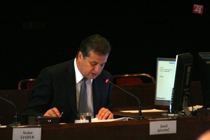 Ilustračný obrázok k článku Rada ZMOS rokovala na Štrbskom Plese. Vrátia sa podielové dane na pôvodnú výšku?