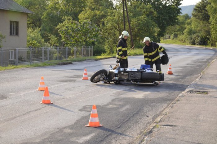 Ilustračný obrázok k článku OBRAZOM: Motorkár z Popradu skončil kvôli výtlkom na zemi