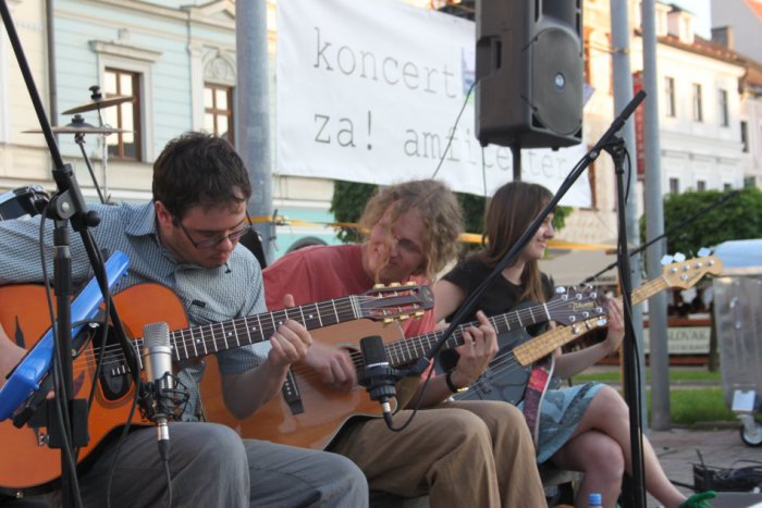 Ilustračný obrázok k článku FOTO: Takto sa koncertovalo za amfík: Bystričanom nie je ukradnutý!
