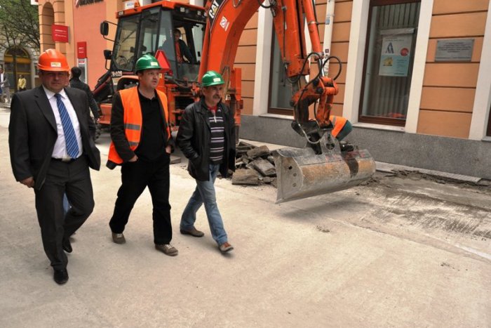 Ilustračný obrázok k článku Rekonštrukcia Národnej ulice: Primátor si bol skontrolovať postup prác