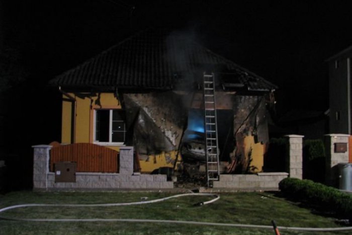 Ilustračný obrázok k článku Otec (†40) rodiny vrazil autom do vlastného domu: S Passatom skončil v detskej izbe!