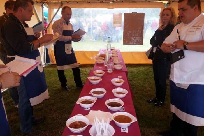 Ilustračný obrázok k článku V Šaci oslavujú 60 rokov futbalu: Po pravom guláši vás roztancujú košické kapely