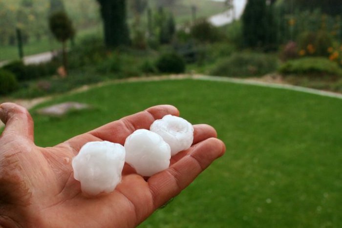 Ilustračný obrázok k článku Dajte pozor na vystrájanie počasia: Na Žiar nad Hronom sa môže rútiť ľad a to nie je všetko!