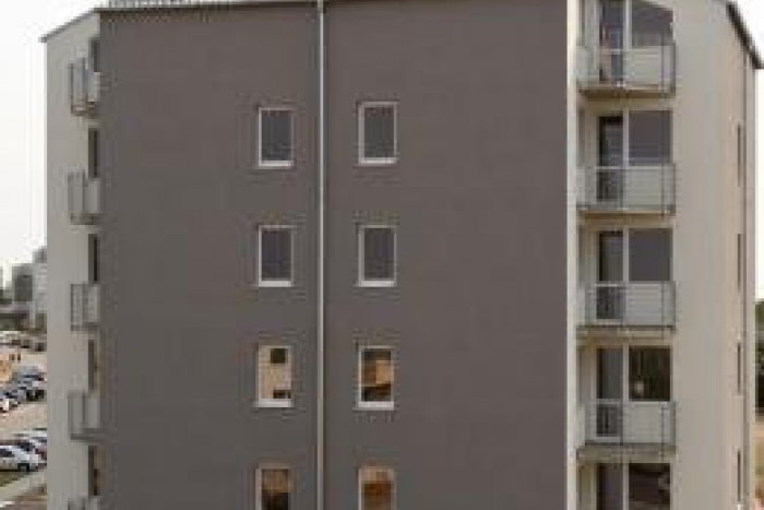 Ilustračný obrázok k článku Nové parkovacie miesta a 45 bytov: Na sídlisku Juh vyrastie ďalší obytný dom