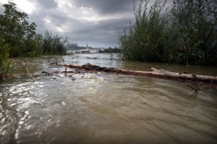 Ilustračný obrázok k článku Pre vyčíňanie počasia zrušili Off Road zraz: Veľká voda zaliala pripravovanú dráhu!