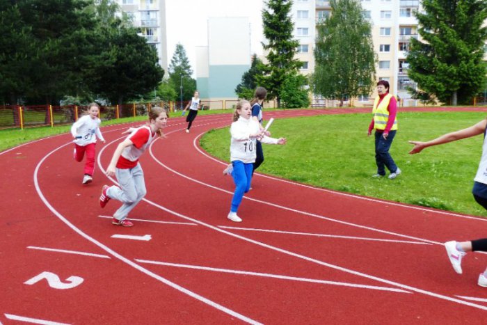 Ilustračný obrázok k článku OBRAZOM: O atletické body pre svoje školy bojovali najmladší žiaci. Kinderiádu nezastavilo ani premenlivé počasie