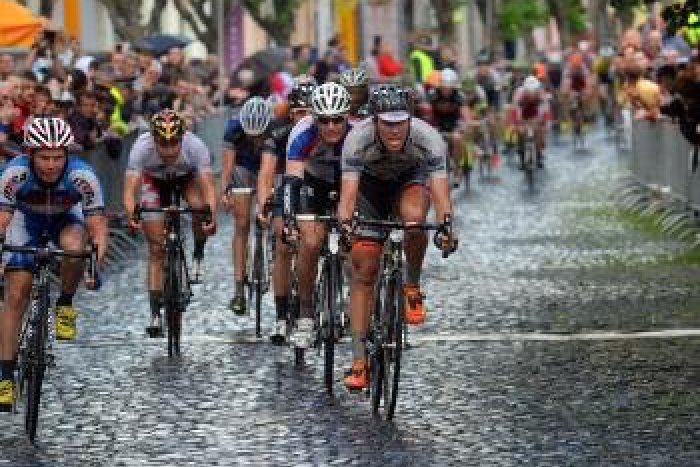 Ilustračný obrázok k článku Cyklistické preteky Okolo Slovenska budú finišovať v Hlohovci