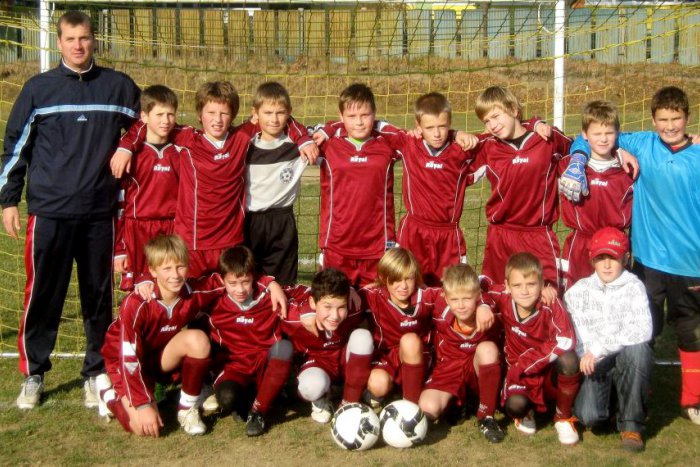Ilustračný obrázok k článku Mladí humenskí futbalisti patria k najlepším na Slovensku: Bod ich delí od fantastického úspechu!