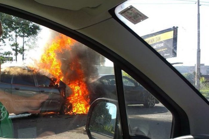 Ilustračný obrázok k článku AUTENTICKÉ ZÁBERY: Zrážka skončila požiarom, havarované auto horelo ako fakľa!