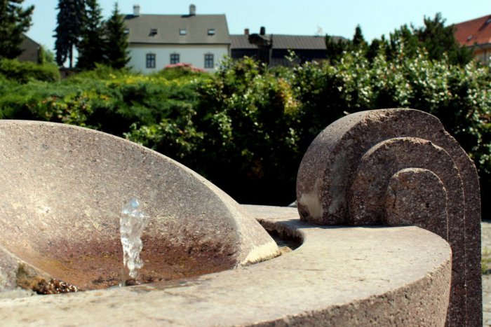 Ilustračný obrázok k článku Tropické peklo v Nitre: Chodcom pomáhajú fontánky s vodou, v meste je ich sedem