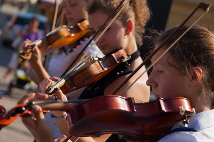 Ilustračný obrázok k článku Boli ste sa pozrieť na Noci hudby? V Banskej Bystrici sa ňou odštartovalo Kultúrne leto