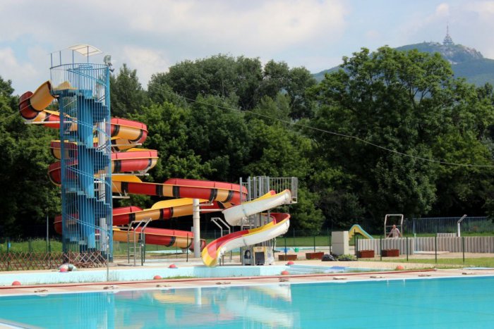 Ilustračný obrázok k článku Tento rok si kúpalisko neužijeme. Kde sa dá okúpať najbližšie?